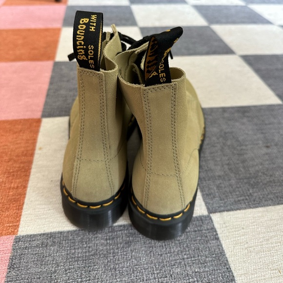 Doc Martens lace up boots - Picture 4 of 8